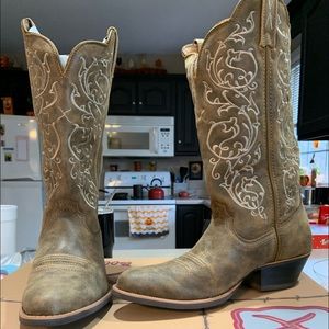 Women’s western boots size 7 1/2 be with worn only a couple times